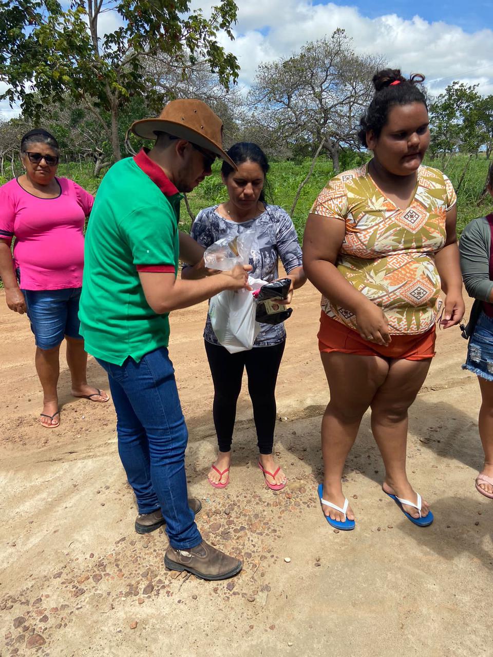 Prefeitura de Nova Floresta realiza entrega do Peixe da Semana Santa