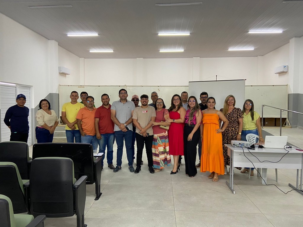 Prefeitura de Nova Floresta realiza Capacitação das Novas leis de Licitação para Secretários Municipais e equipe de Licitação.