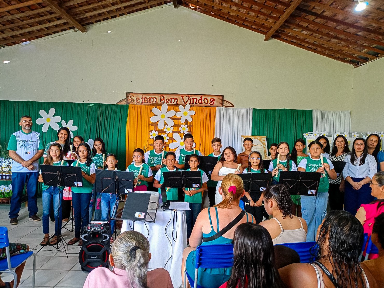 Chá dos Avós emociona usuários do SCFV com homenagens e música