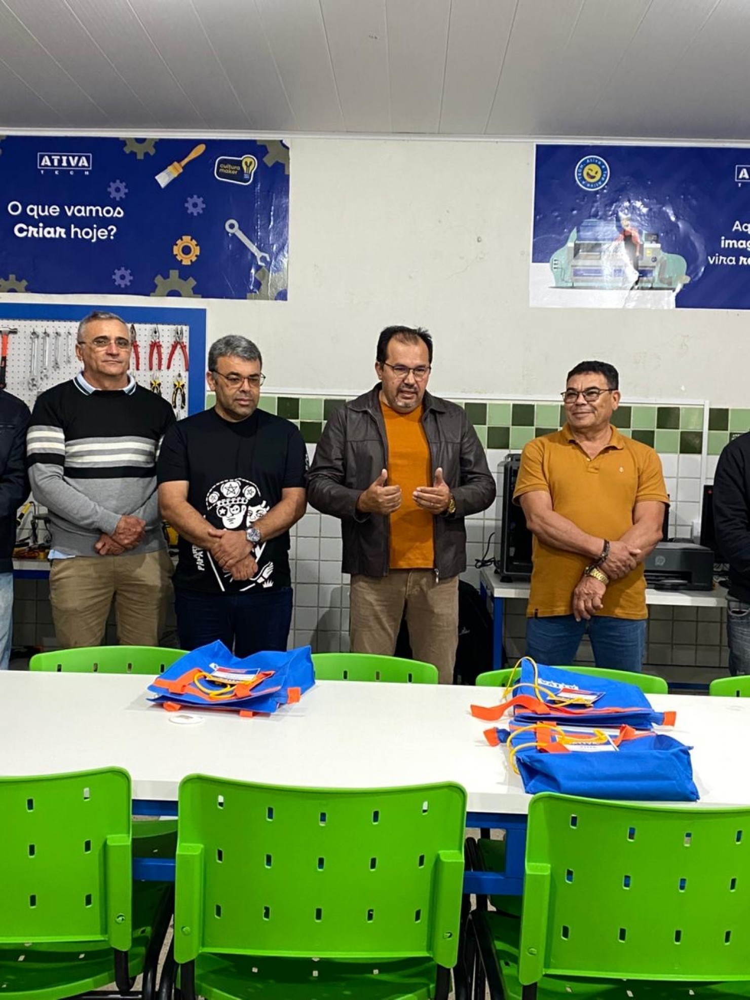 Professores participam de formação para uso da Sala Maker na Escola Papa Paulo VI