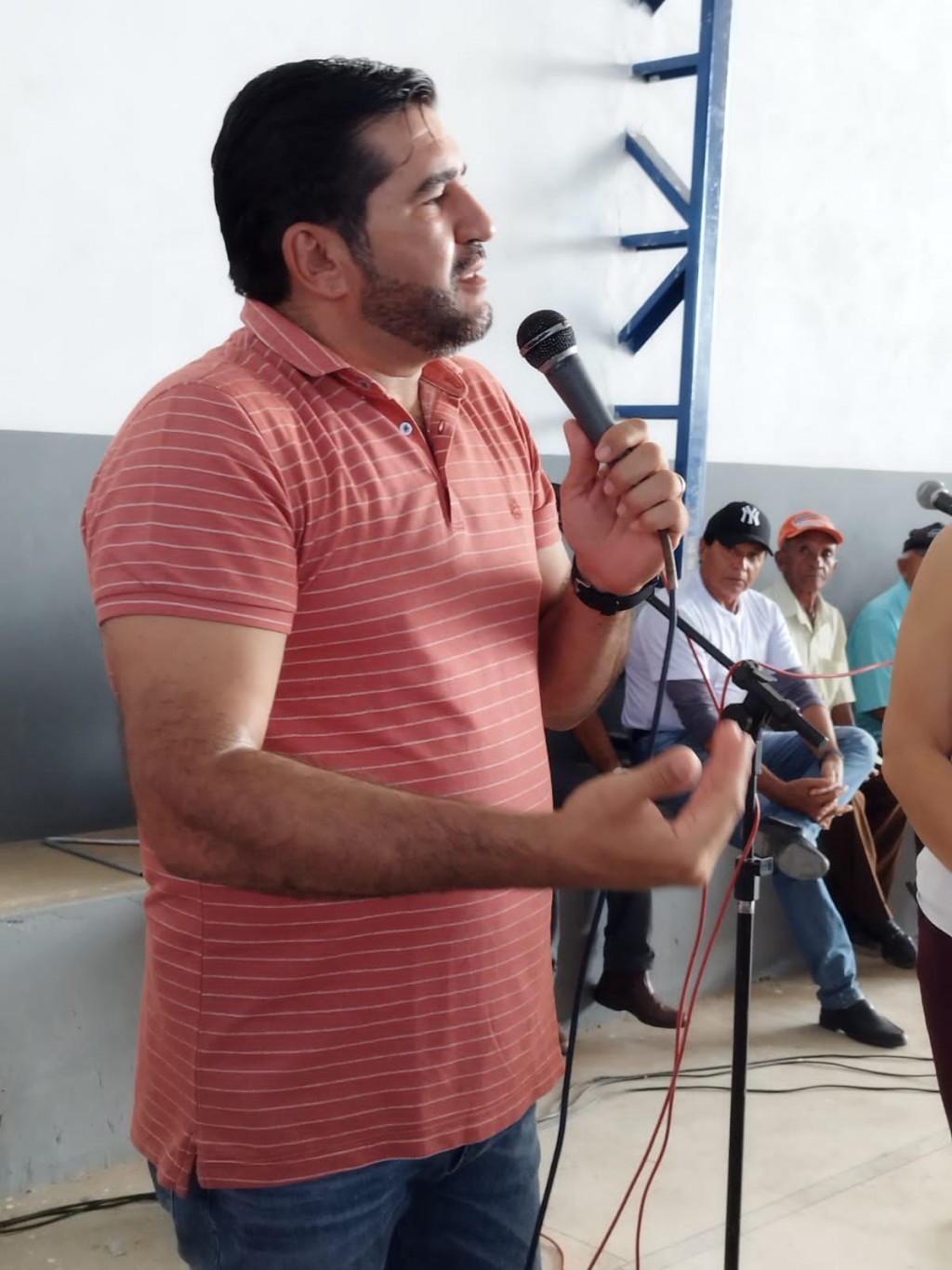 Prefeitura de Nova Floresta realiza Forró dos Idosos especial de Dia dos Pais e entrega fardamentos