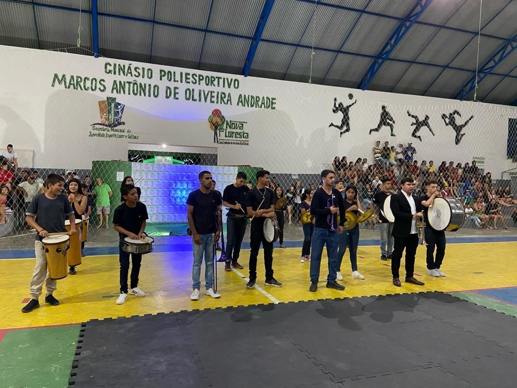 Prefeitura de Nova Floresta e escola Papa Paulo VI, realizam abertura dos jogos interclasse.