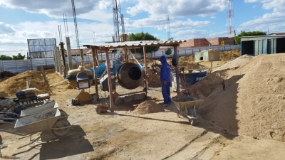 Prefeito Jarson acompanha obras de construção da Escola Deputado José Pereira