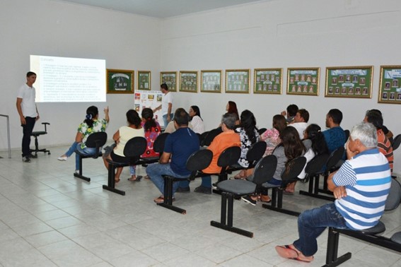 Secretaria Municipal de Saúde de Nova Floresta realiza capacitação para os comerciantes de mercadinho e mini-box.