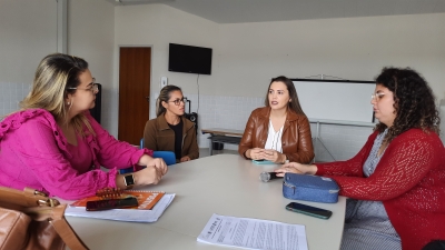 Secretária de Assistência Social de Nova Floresta realiza palestra na ECIT José Rolderick de Oliveira