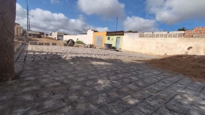 Prefeito Jarson acompanha obras de pavimentação da rua Antônio Maximino