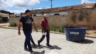 Prefeito Jarson visita obras de pavimentação na rua Menésio Dantas