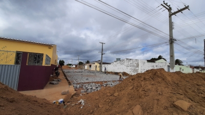 Prefeito Jarson visita e realiza medições em obras de pavimentação de ruas
