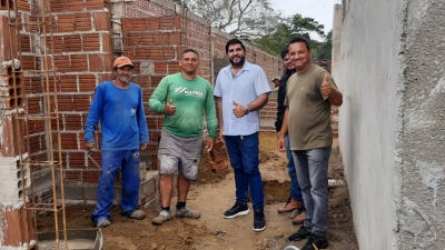 Prefeito Jarson acompanha obras de construção de nova creche