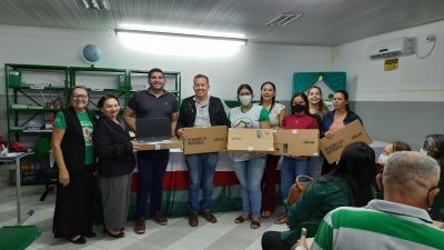 Prefeitura de Nova Floresta entrega notebooks para professores da Rede Municipal de Ensino