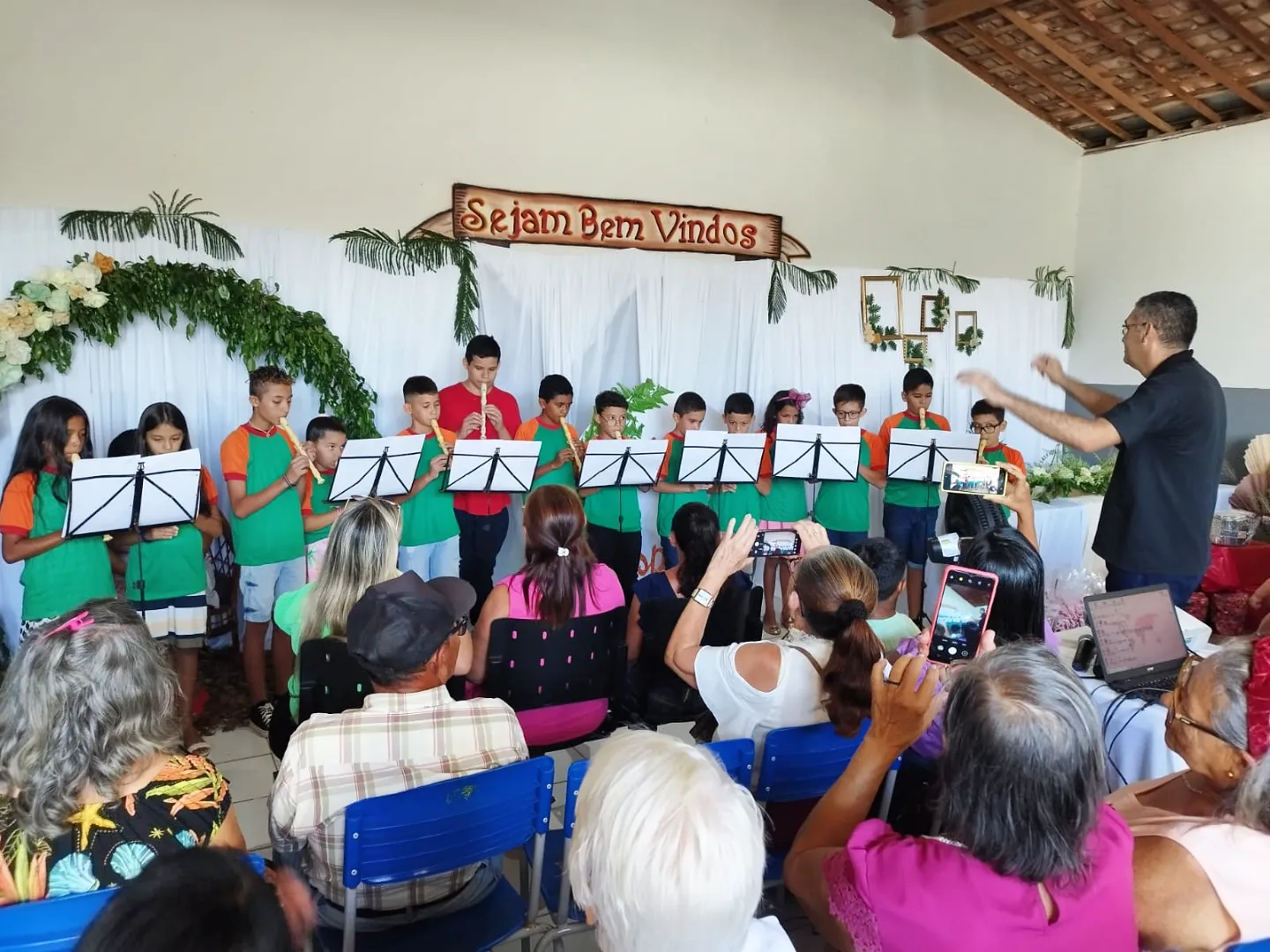 Prefeitura de Nova Floresta promove comemoração do Dia das Mães no SCFV