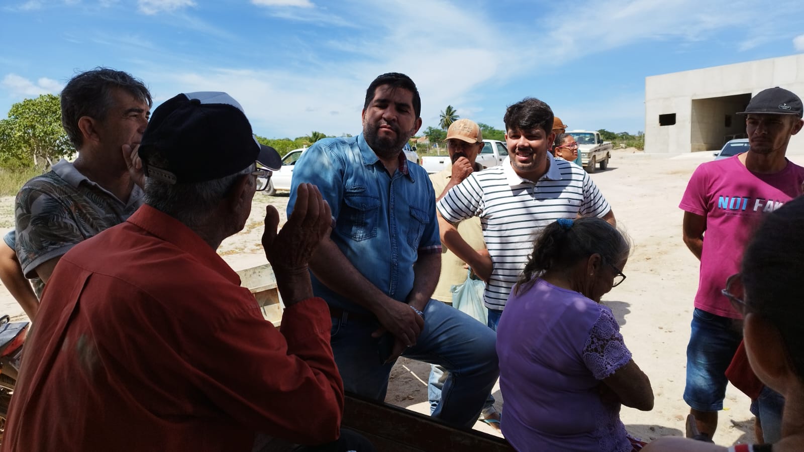 Prefeitura de Nova Floresta entrega raquetes de palma-forrageira na zona rural