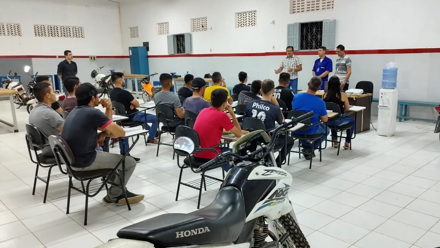 Prefeitura de Nova Floresta inicia aulas do curso profissionalizante de Mecânico de Manutenção de Motocicletas