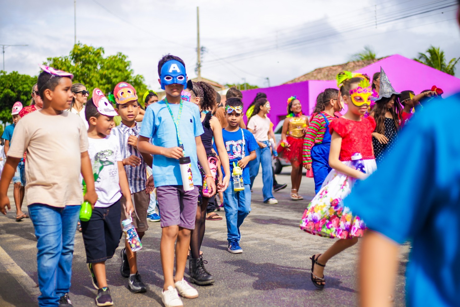 Bloco Escola Folia leva animação e alegria às ruas de Nova Floresta