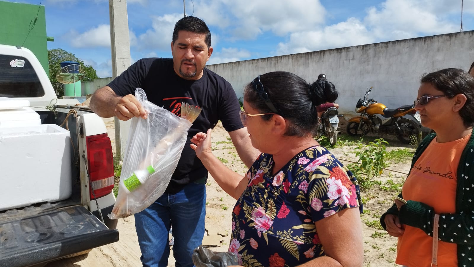 Prefeitura de Nova Floresta realiza entrega do Peixe da Semana Santa