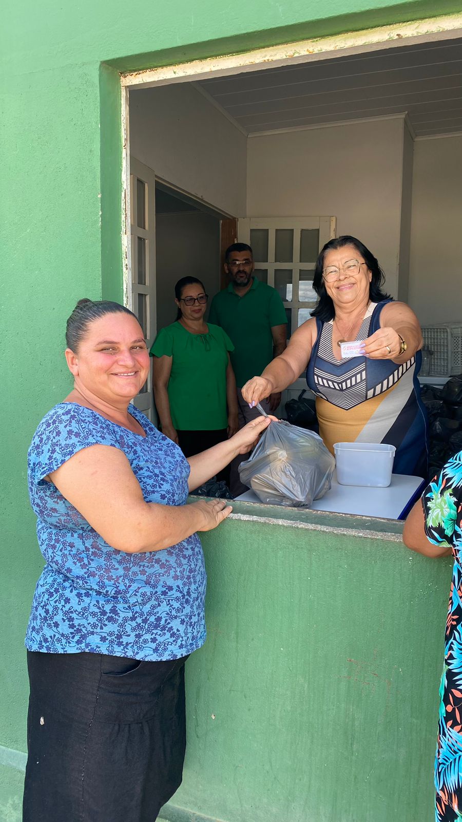 Secretaria de Assistência Social, juntamente com a Prefeitura Municipal de Nova Floresta realizaram mais uma entrega de alimentos através do PAA