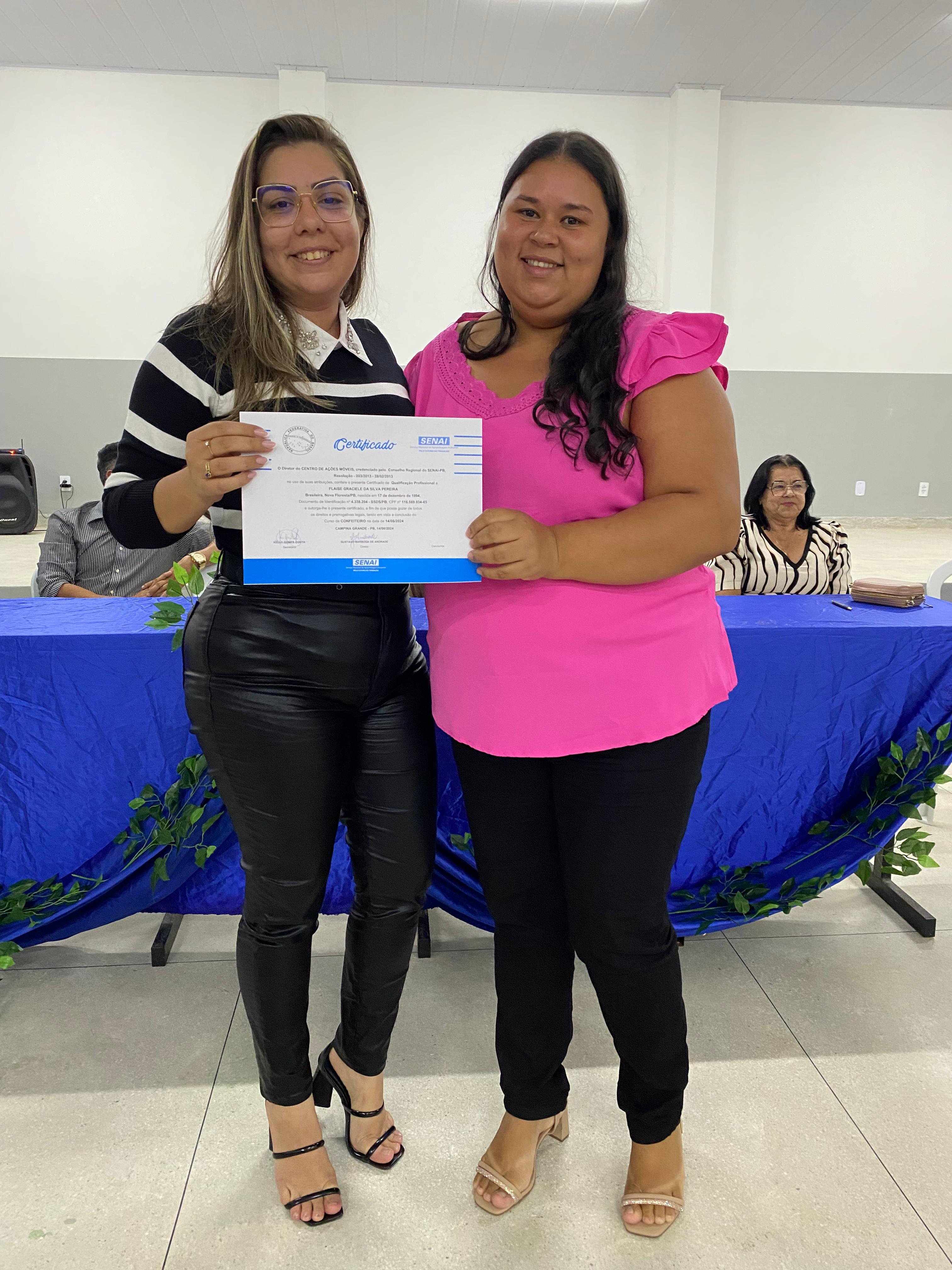 Prefeitura de Nova Floresta realiza entrega de Certificados de Conclusão de Curso Profissionalizante de Confeiteira pelo SENAI