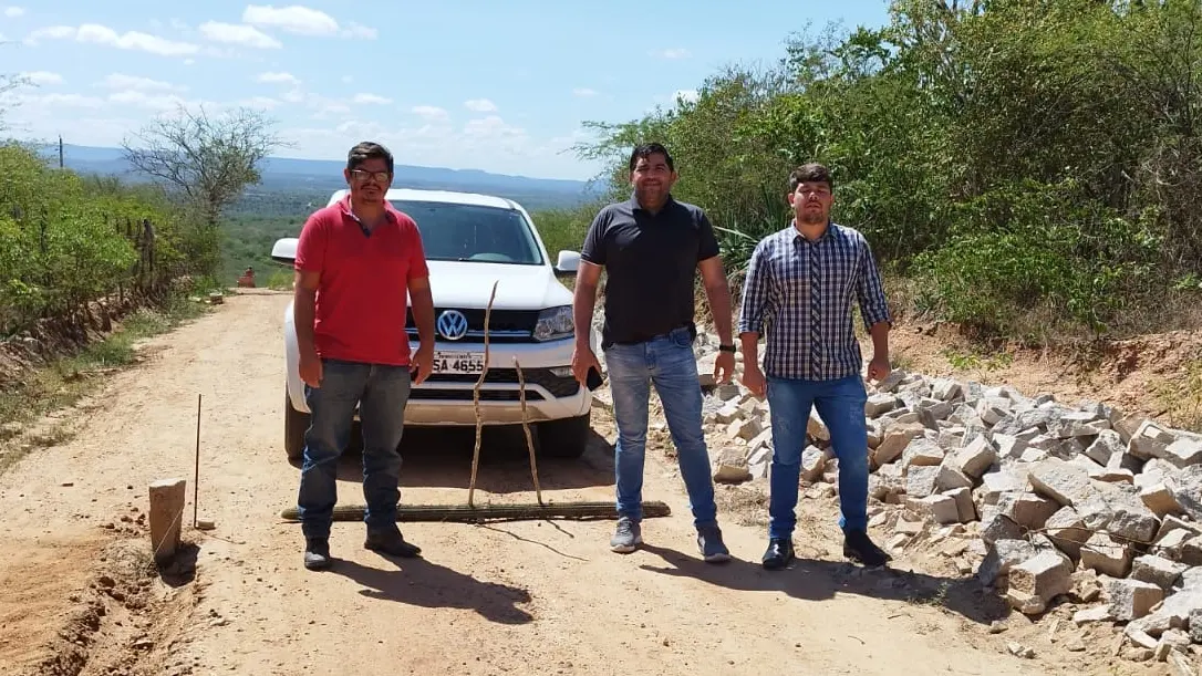 Prefeito Jarson acompanha obras de pavimentação da ladeira da Pedra D'água
