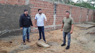 Prefeito Jarson acompanha obras de construção de nova creche